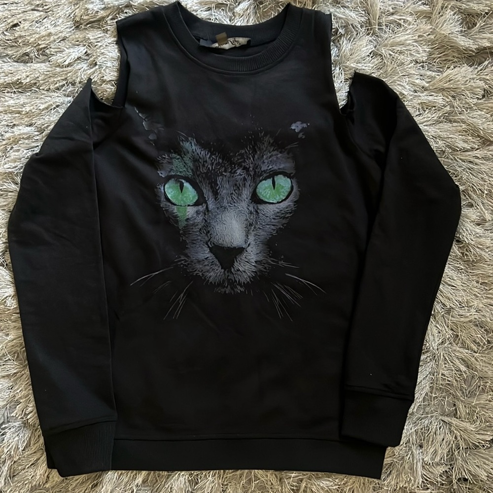 Long sleeve open shoulders tee shirt